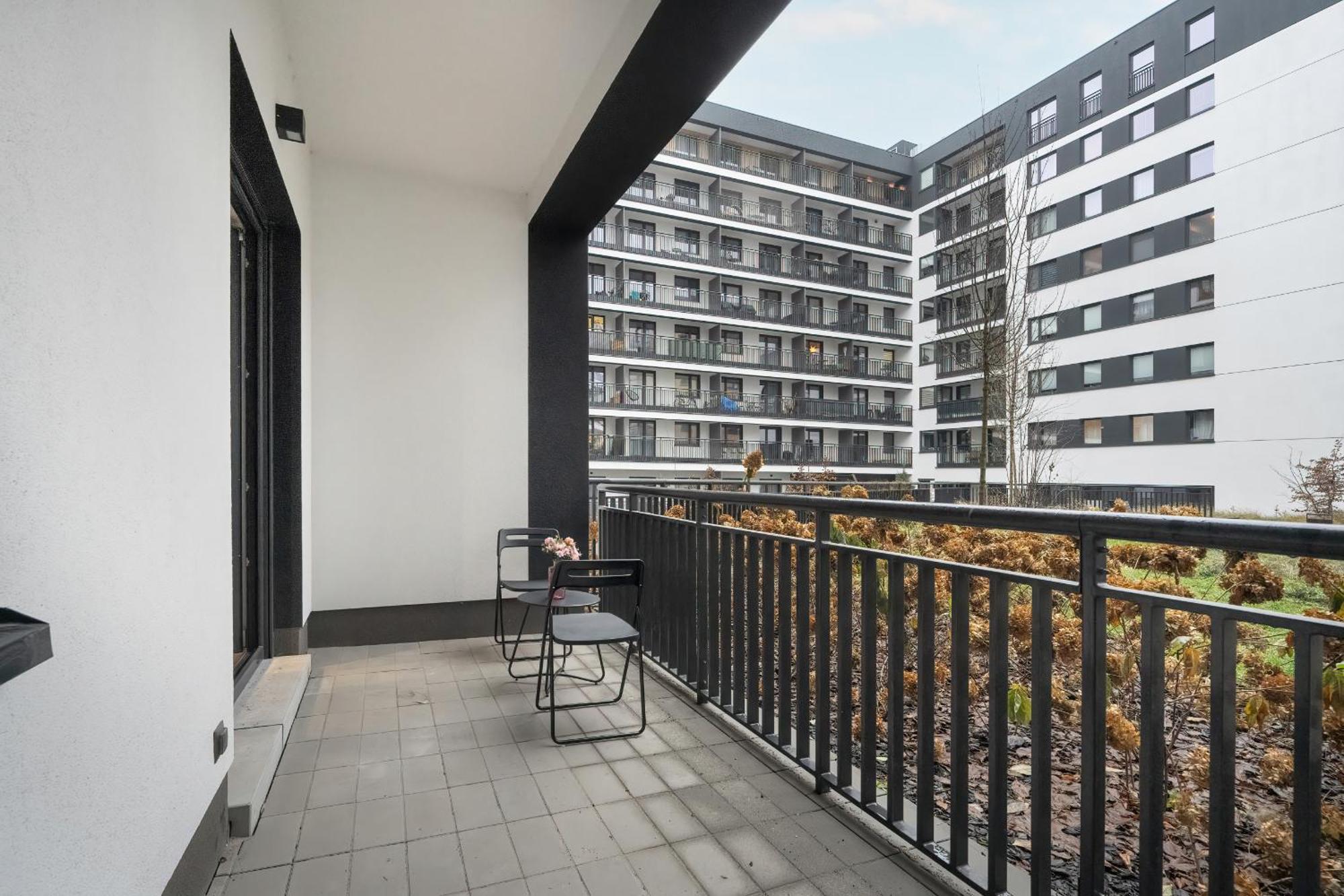 Cozy Studio With Balcony And Free Garage By Noclegi Renters Posen Exterior foto